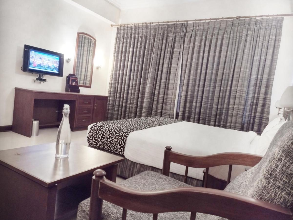 Hotel Elite Palazzo Kochi Ngoại thất bức ảnh